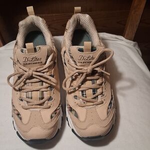 Skechers D'Lites Beige/Tan Women's Sneakers